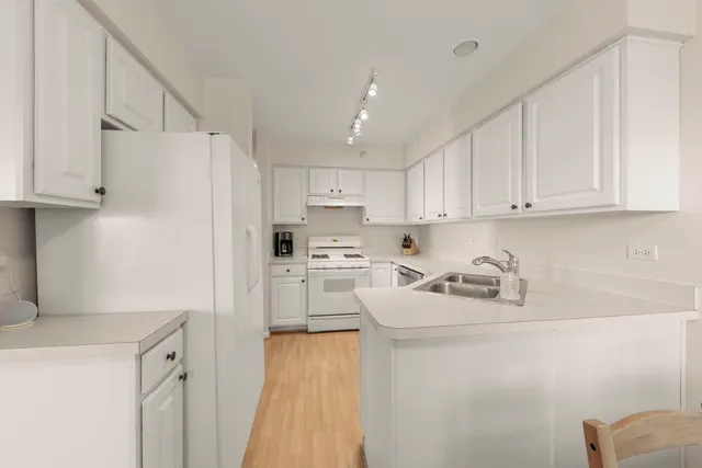 $260,000 | 2513 Dickens Drive, Aurora, IL 60503