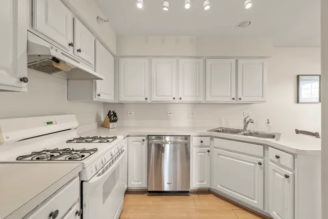 $260,000 | 2513 Dickens Drive, Aurora, IL 60503