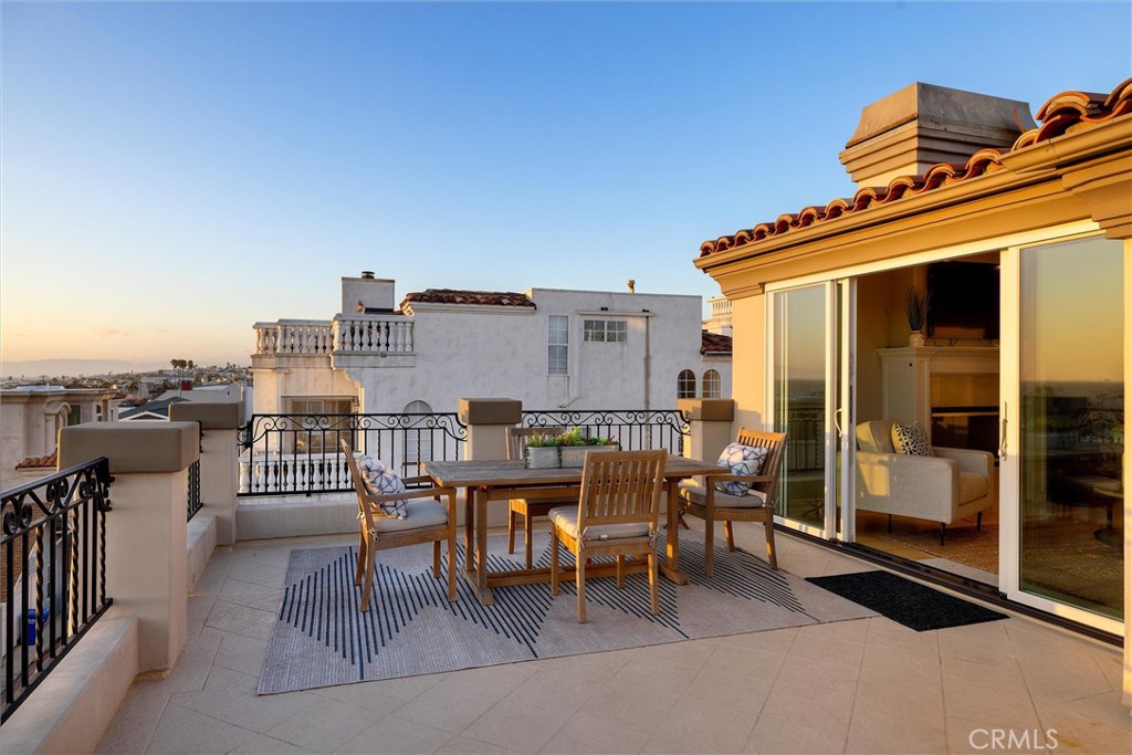 1042 Bayview Drive Hermosa Beach, CA 90254 - Photo 7 of 44 a view of a terrace with furniture