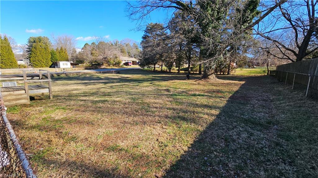 325 Stewart Road Southeast Winston-Salem, NC 27107 - Photo 5 of 25