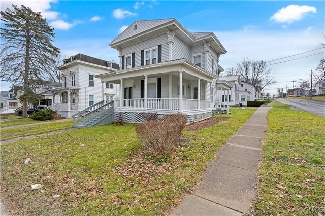 $1,300 | 402 Oneida Street, Unit 2, Fulton, NY 13069