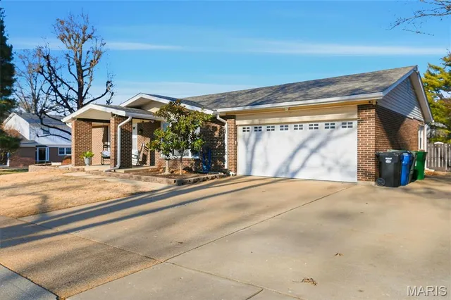 $295,900 | 3771 Baville Court, Florissant, MO 63034