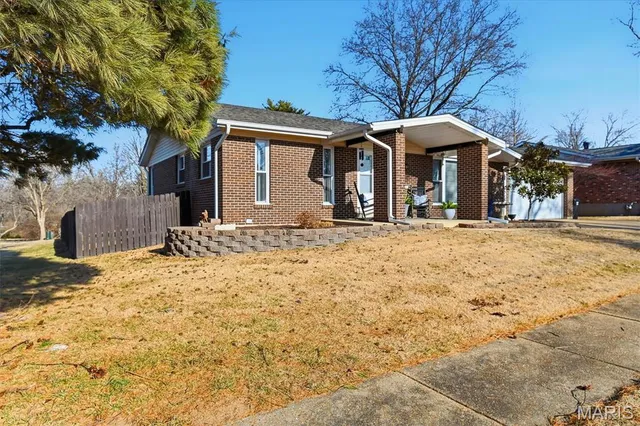 $295,900 | 3771 Baville Court, Florissant, MO 63034