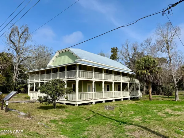 $949,900 | 145 6th Street, Apalachicola, FL 32320