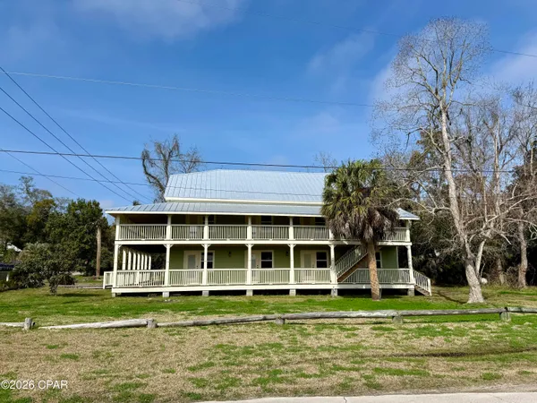 $949,900 | 145 6th Street, Apalachicola, FL 32320