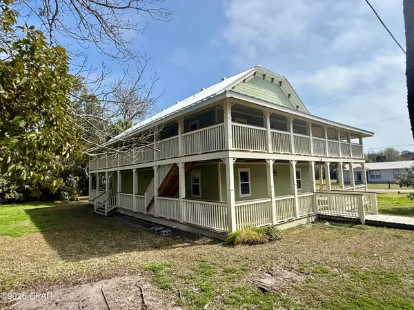 $949,900 | 145 6th Street, Apalachicola, FL 32320