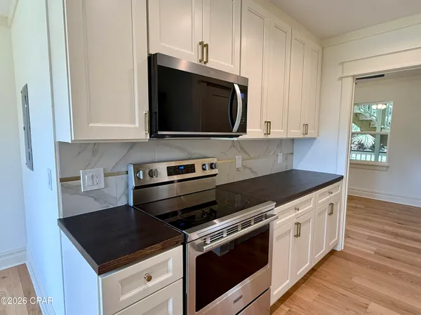 $949,900 | 145 6th Street, Apalachicola, FL 32320