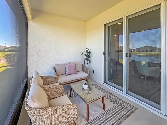 a view of empty room with window