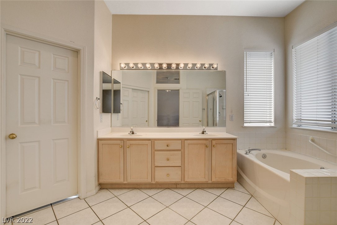 10024 Pinnacle View Place Las Vegas, NV 89134 - Photo 12 of 44