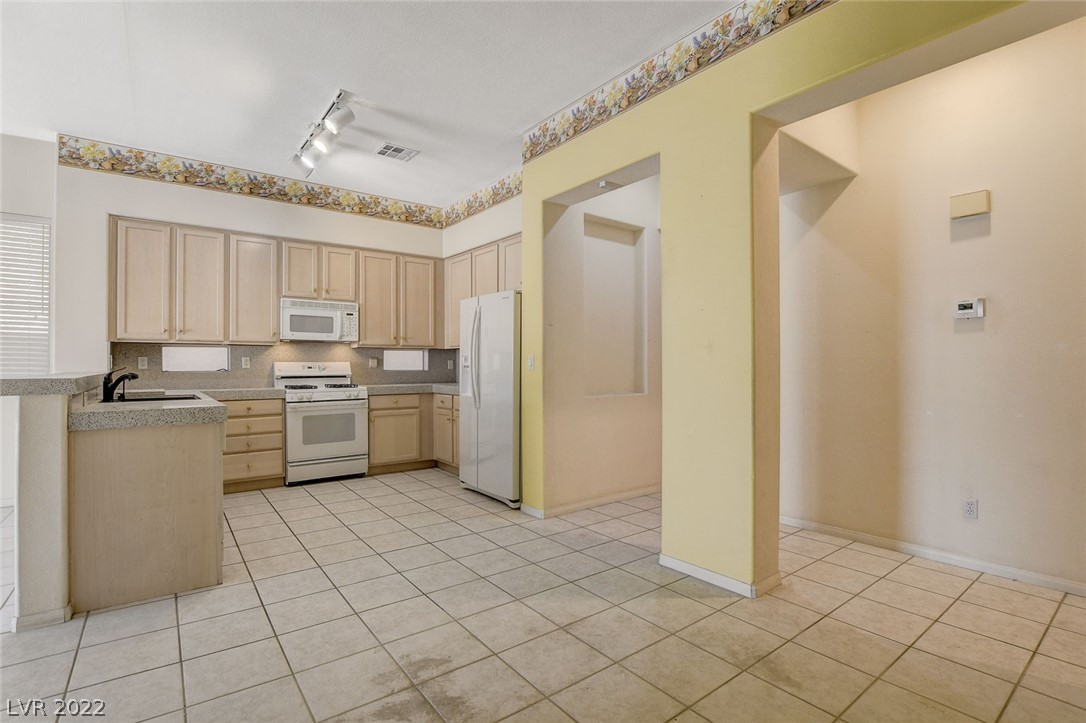 10024 Pinnacle View Place Las Vegas, NV 89134 - Photo 8 of 44