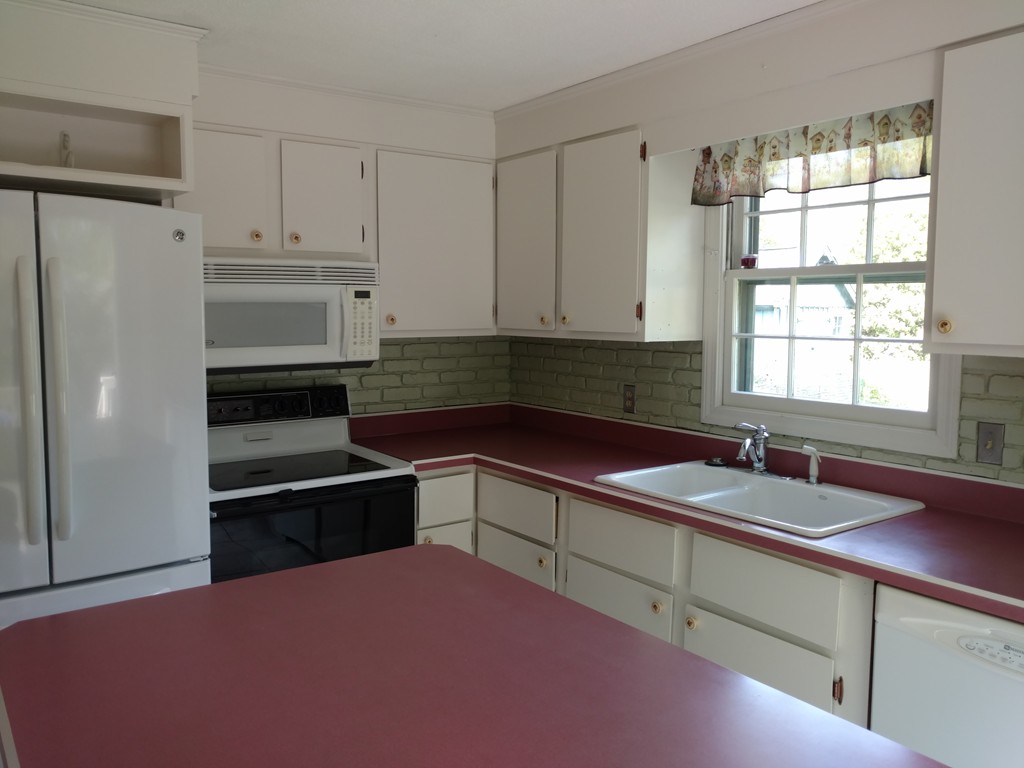 121 Jeffrey Road Springfield, MA 01119 - Photo 4 of 11