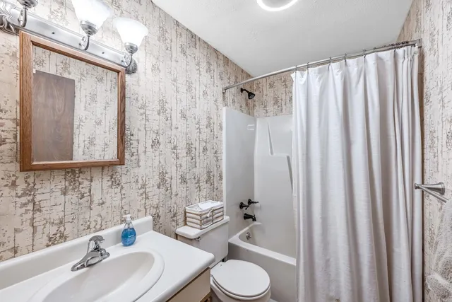 $439,000 | 22 Lower Howe's Road, Wilmington, VT 05363