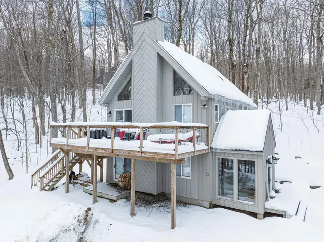 $439,000 | 22 Lower Howe's Road, Wilmington, VT 05363