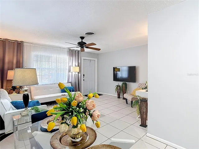 $2,100 | 139 Southeast Jefferson Circle North, St. Petersburg, FL 33703