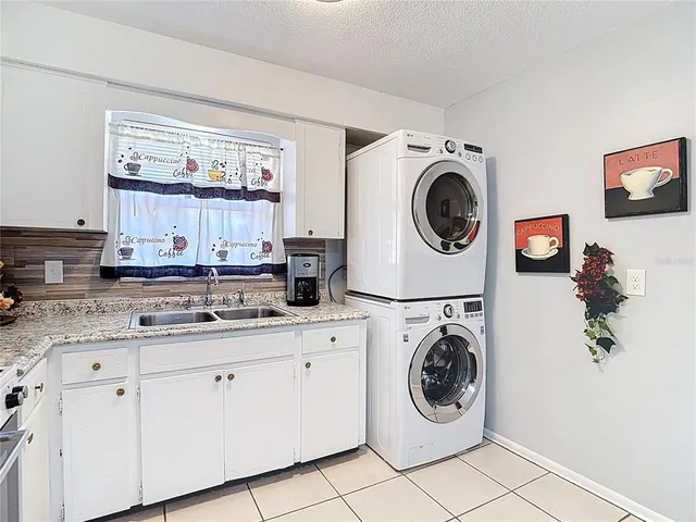 $2,100 | 139 Southeast Jefferson Circle North, St. Petersburg, FL 33703