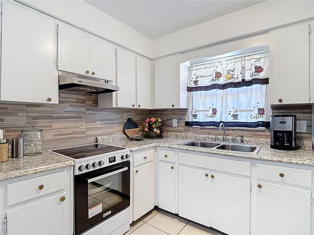 $2,100 | 139 Southeast Jefferson Circle North, St. Petersburg, FL 33703