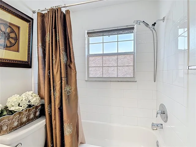 $2,100 | 139 Southeast Jefferson Circle North, St. Petersburg, FL 33703