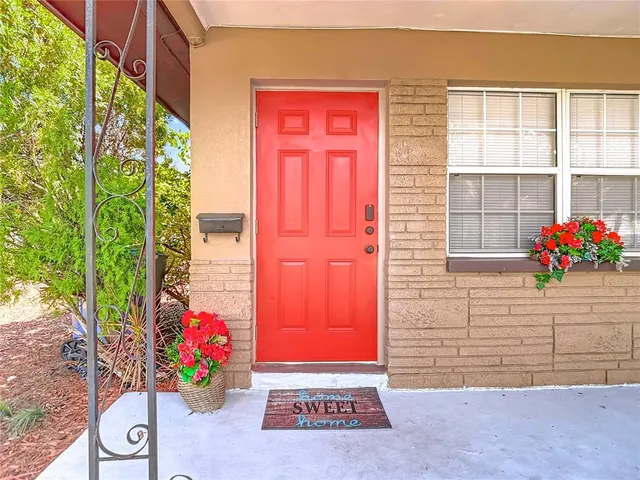 $2,100 | 139 Southeast Jefferson Circle North, St. Petersburg, FL 33703