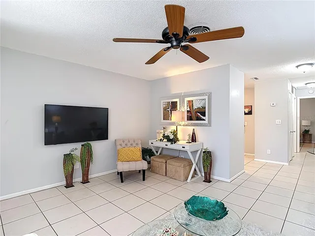 $2,100 | 139 Southeast Jefferson Circle North, St. Petersburg, FL 33703