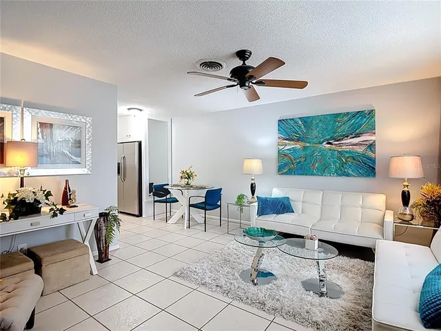 $2,100 | 139 Southeast Jefferson Circle North, St. Petersburg, FL 33703