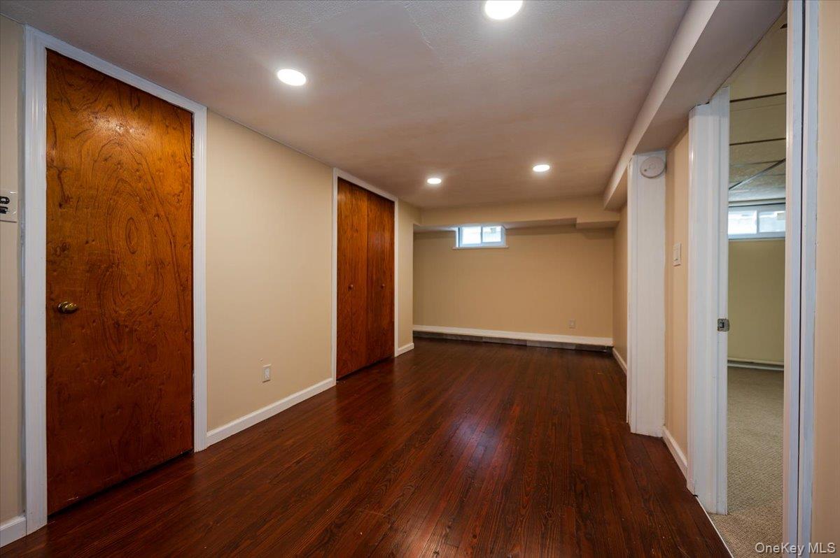 715 Iris Street Franklin Square, NY 11010 - Photo 14 of 20