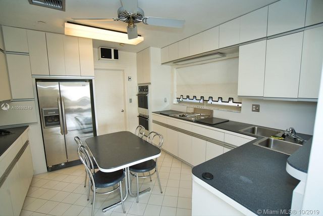 $5,300,000 | 185 Ocean Boulevard, Golden Beach, FL 33160