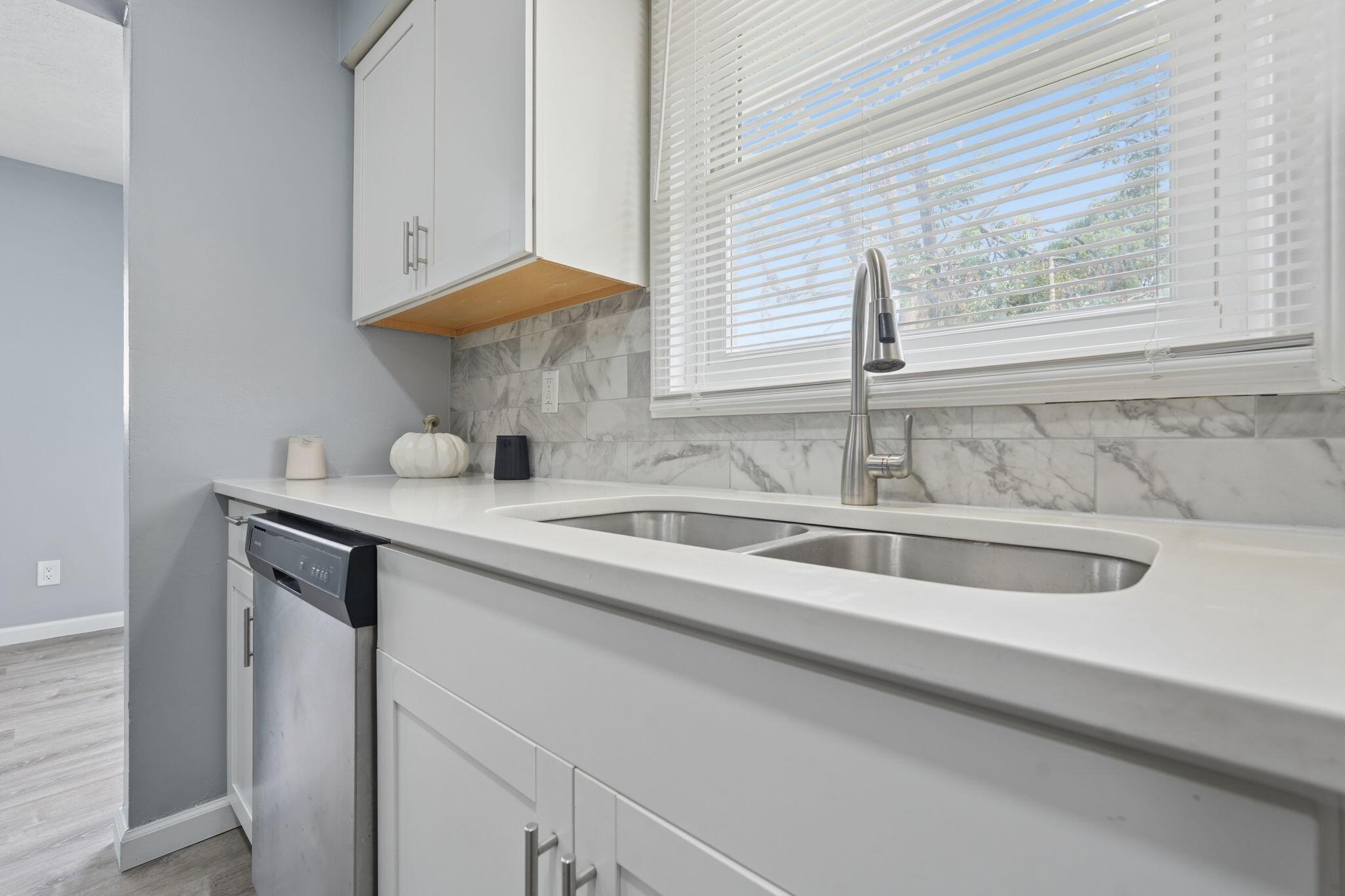 990 Reeb Avenue Columbus, OH 43207 - Photo 13 of 30 17-web-or-mls-990-reeb-ave