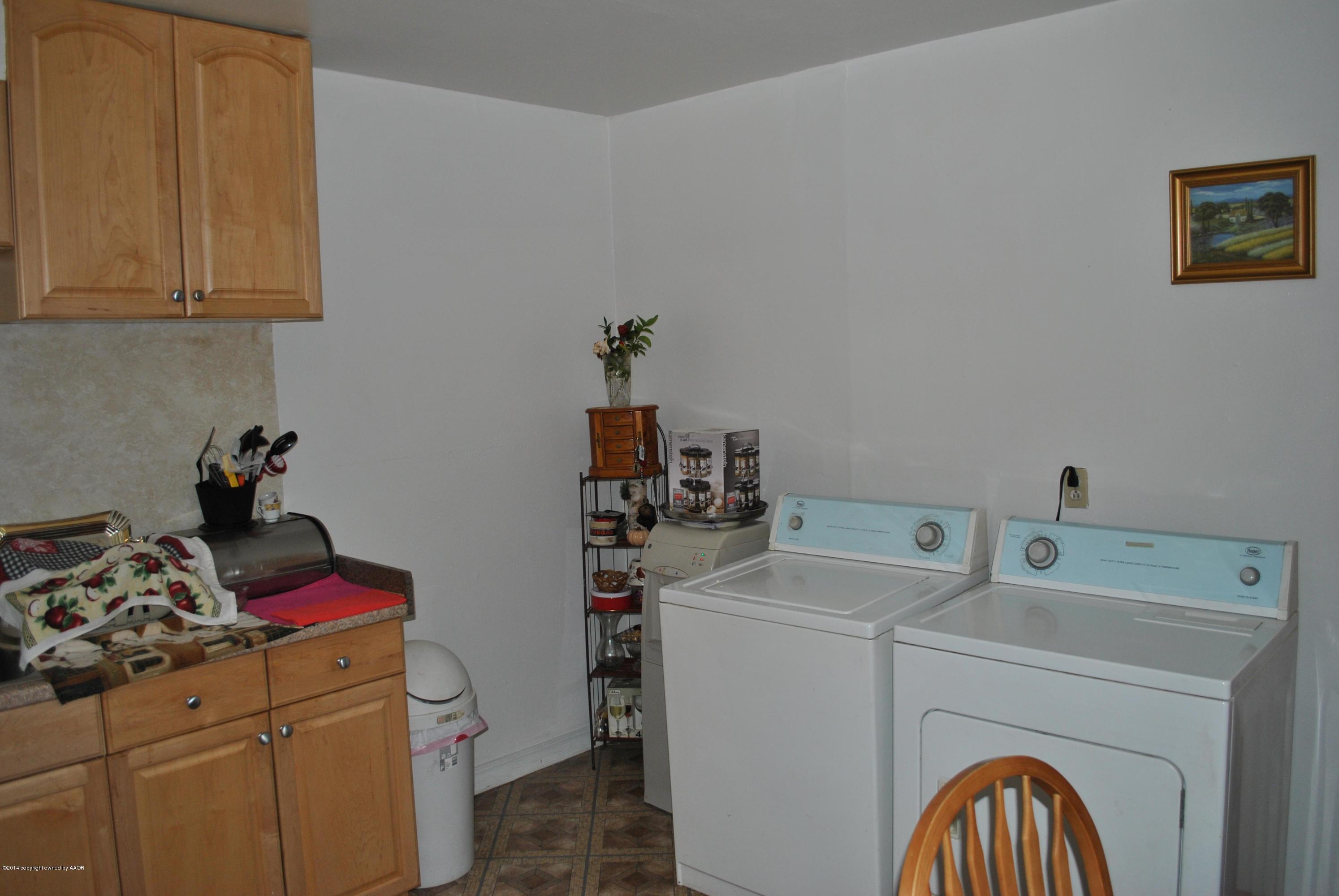 4625 Cline Road Amarillo, TX 79110 - Photo 10 of 16 a utility room with dryer and washer