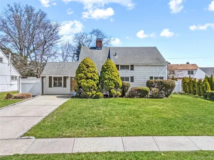 a view of a back yard of the house