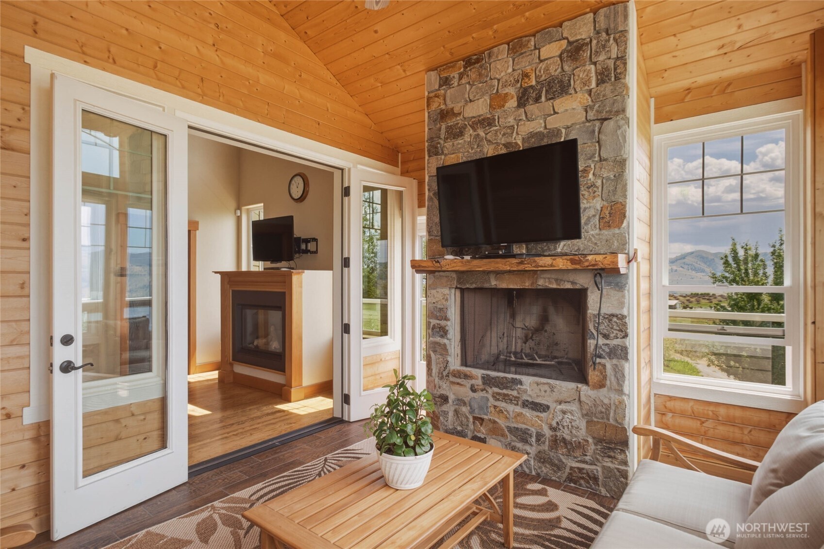 357 Lakayuse Road Manson, WA 98831 - Photo 13 of 40