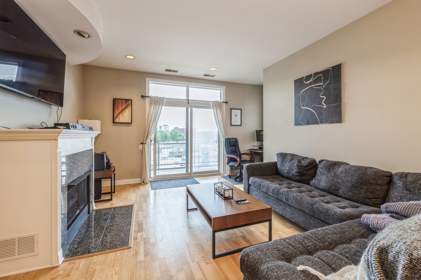 950 West Huron Street, Unit 402 Chicago, IL 60642 - Photo 2 of 11