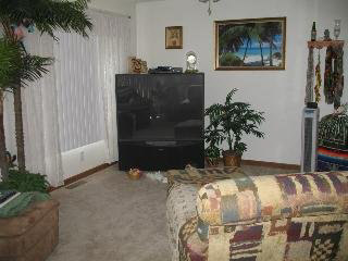 Bx207 Rr1 Clinton, IL 61727 - Photo 9 of 9 a room with a large bed and a potted plant