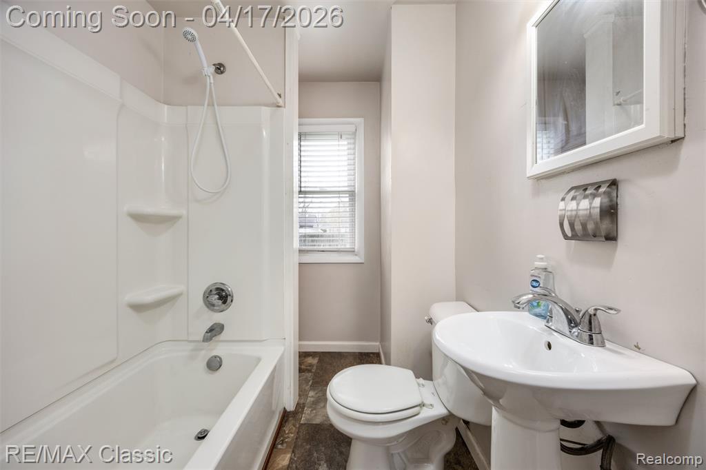 22481 Springbrook Avenue Farmington, MI 48336 - Photo 16 of 29 Gallery Image 16