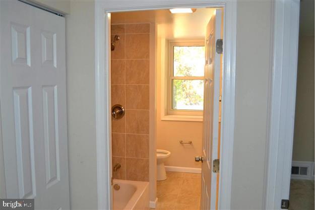 7754 Burnside Road Landover, MD 20785 - Photo 4 of 9