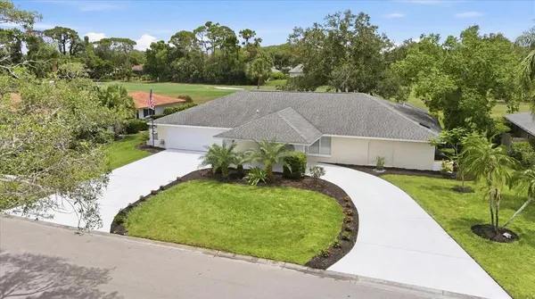 $700,000 | 3900 Torrey Pines Boulevard, Sarasota, FL 34238