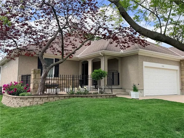 $379,950 | 4118 Southwest Minnesota Drive, Lee's Summit, MO 64082