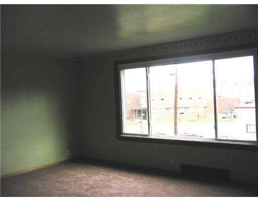 3 Evergreen Road Lebanon, PA 17042 - Photo 4 of 10 Living Room.