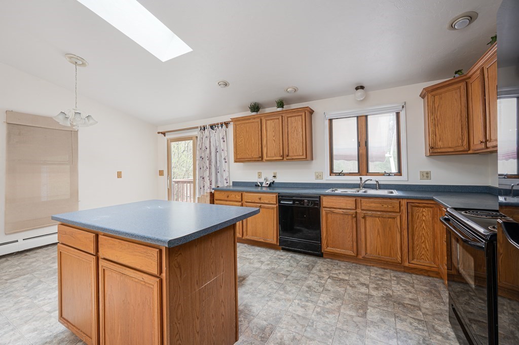 94 Federal Hill Road Oxford, MA 01540 - Photo 6 of 38 Gallery Image 6
