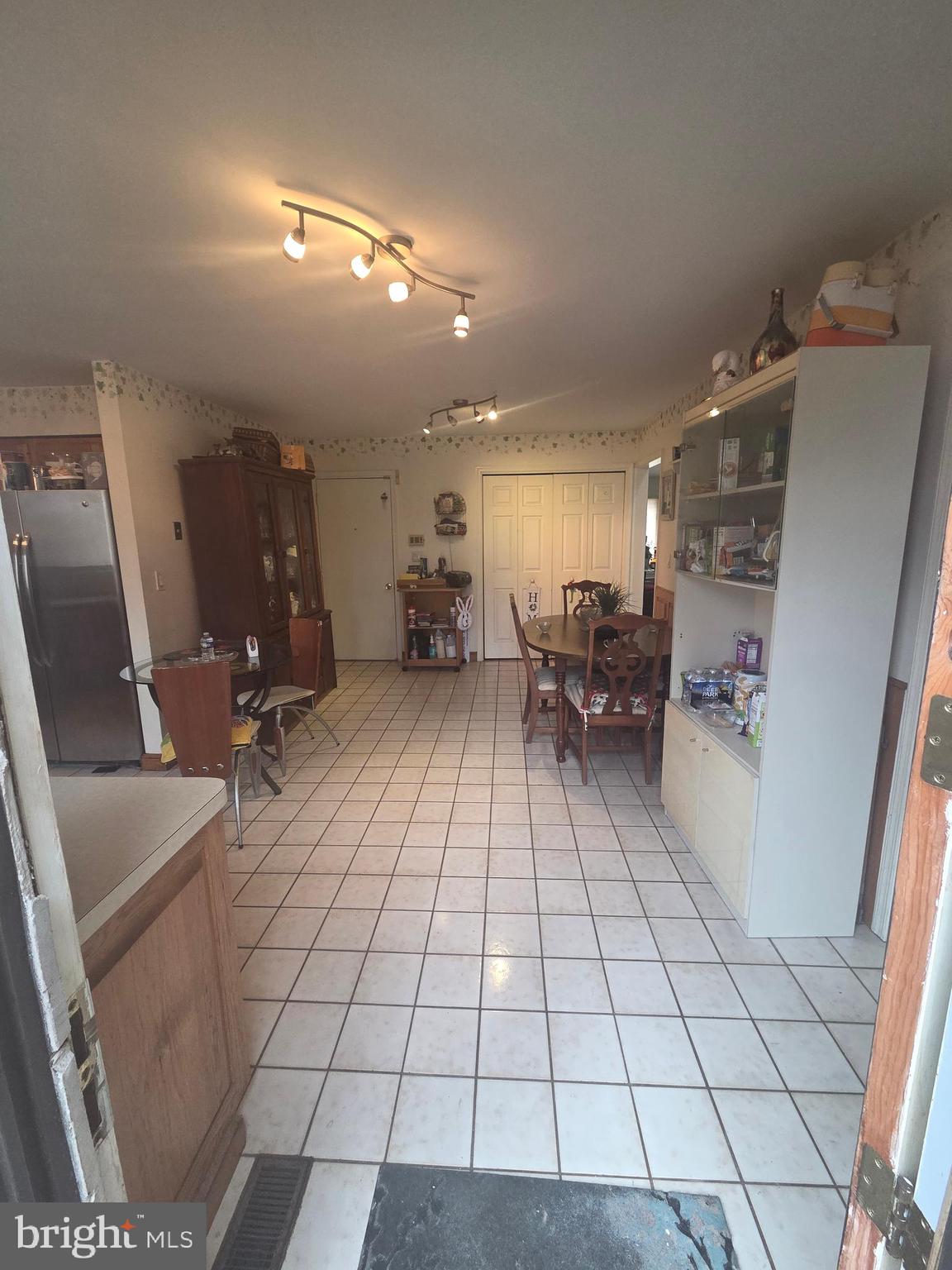 21025 Woodfield Road Gaithersburg, MD 20882 - Photo 25 of 30 Kitchen