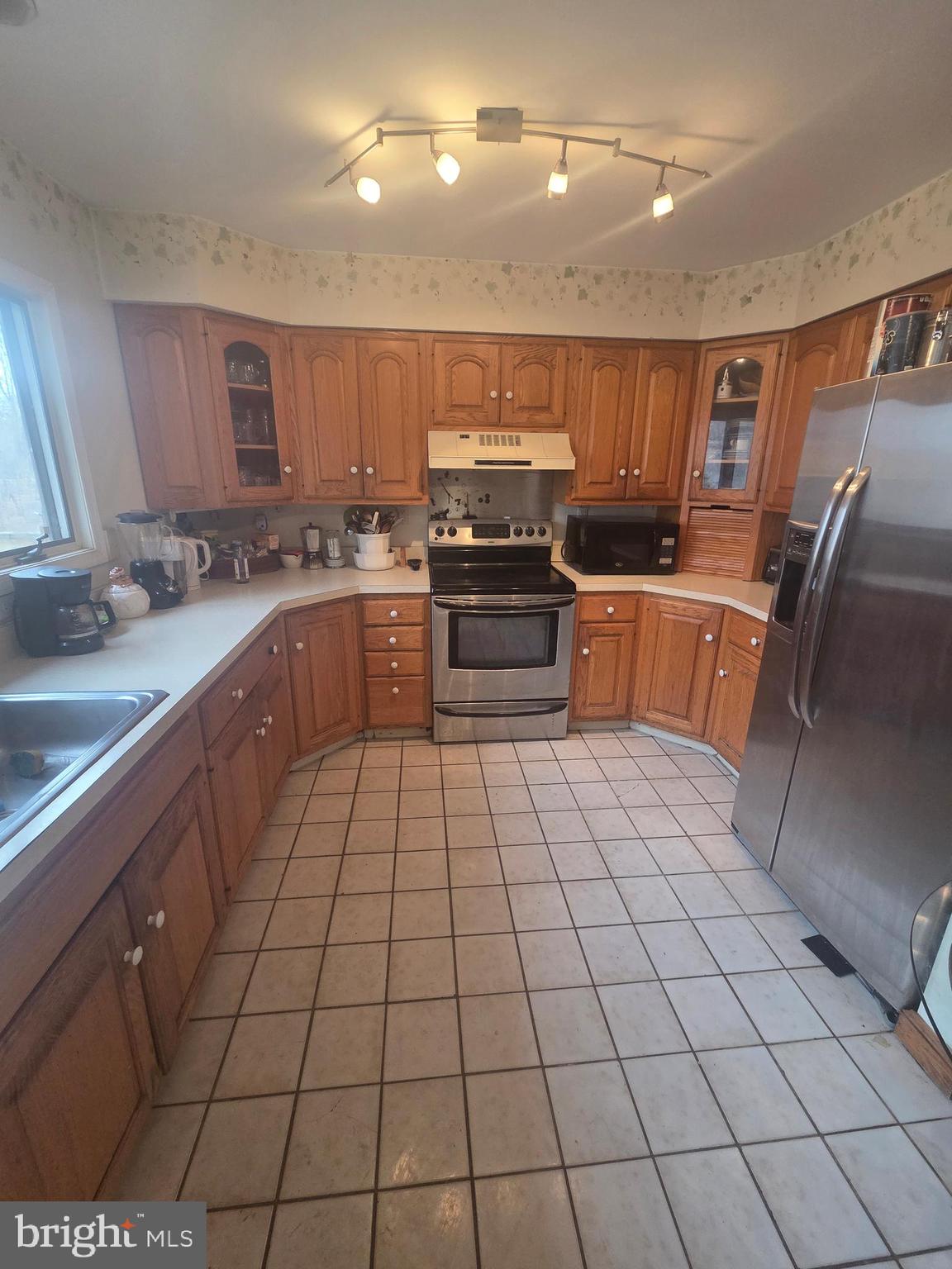 21025 Woodfield Road Gaithersburg, MD 20882 - Photo 28 of 30 Kitchen