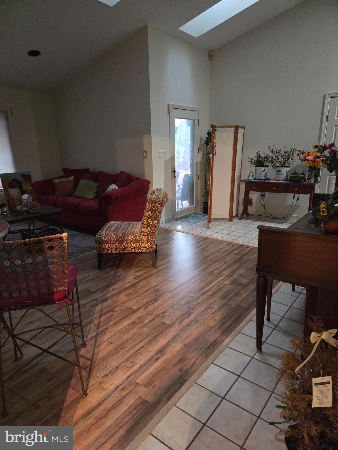 21025 Woodfield Road Gaithersburg, MD 20882 - Photo 5 of 30 Leaving room