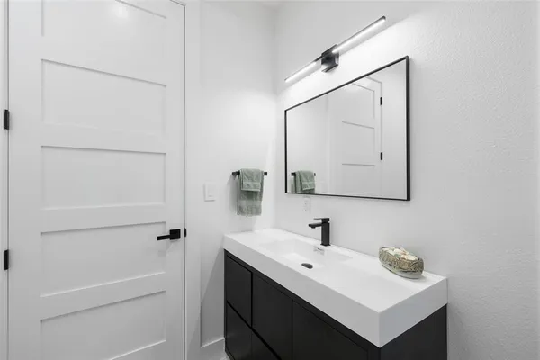 $1,599,999 | 62 Main Street, Unit 200, Colleyville, TX 76034