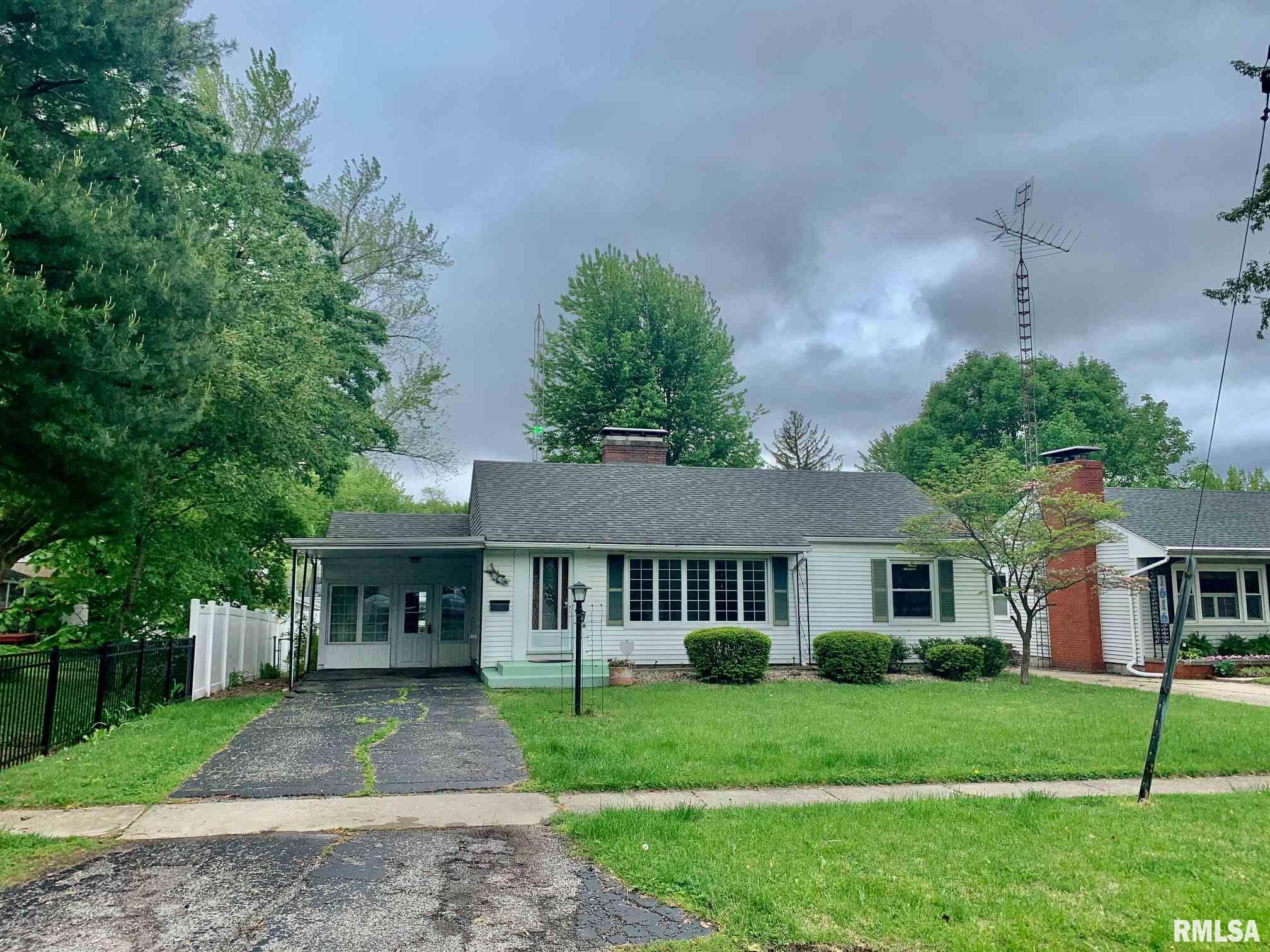 1606 West Edwards Street Springfield, IL 62704 - Photo 1 of 21 Gallery Image 1