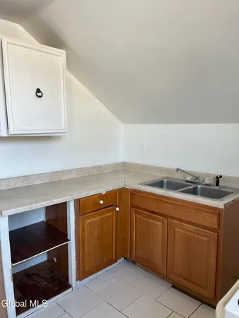 $1,300 | 154 Spring Street, Unit 3, Albany, NY 12203