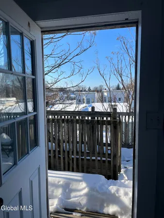 $1,300 | 154 Spring Street, Unit 3, Albany, NY 12203