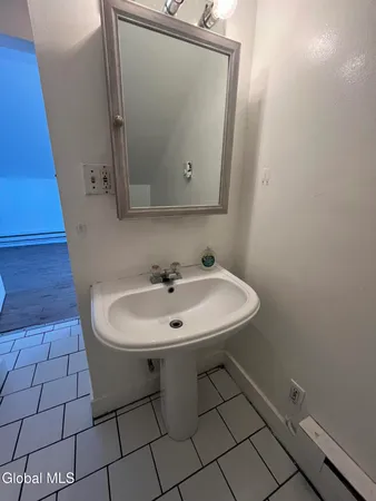 $1,300 | 154 Spring Street, Unit 3, Albany, NY 12203