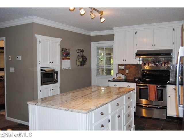 400 Dulin Road Mocksville, NC 27028 - Photo 7 of 16 Kitchen.