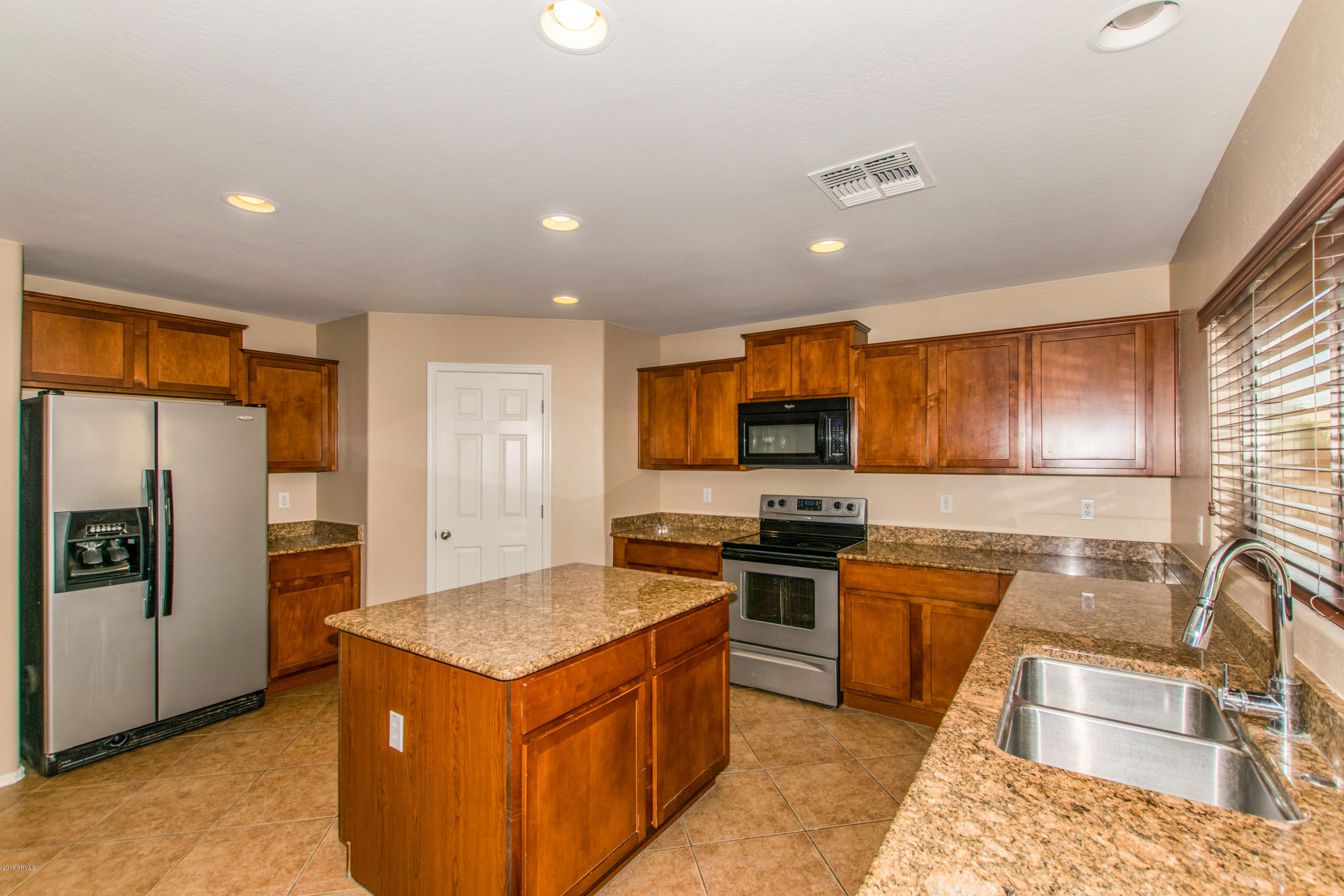 43336 West Magnolia Road Maricopa, AZ 85138 - Photo 7 of 35 07 Kitchen