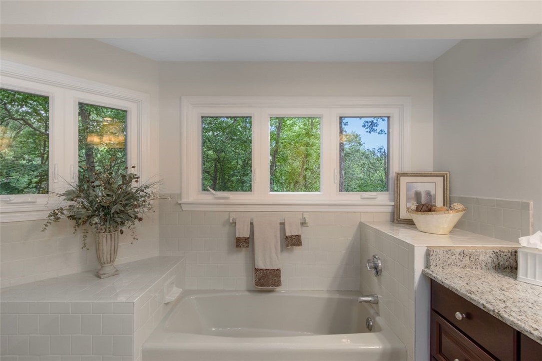 123 Hines Farm Road Cranston, RI 02921 - Photo 18 of 38
