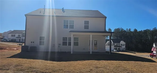 a view of a house with backyard